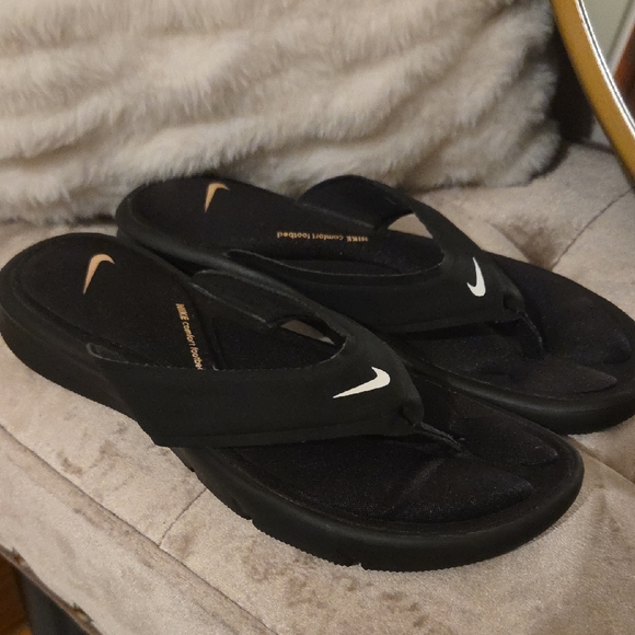 Nike Black Comfort Footbed Sandals with White Logo - Picture 1 of 7